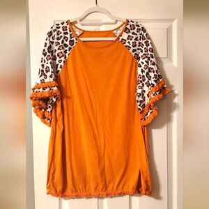 Ladies XL Animal print accent top